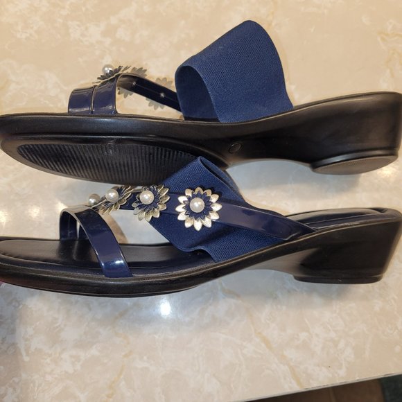 FINAL PRICE Easy Street Tuscany Navy Blue Flat Sandals with Flowers 10 11 - Picture 2 of 8